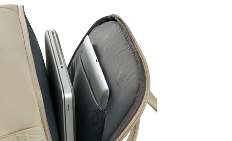 Külön laptop rekesz 15.6" modellhez