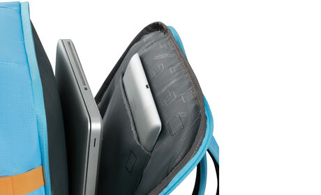 Külön laptop rekesz 15.6" modellhez