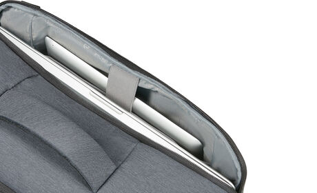 Külön laptop rekesz 15.6" modellhez