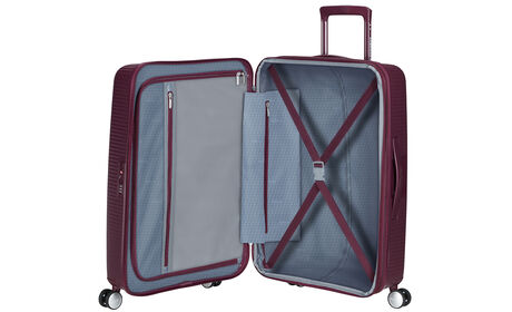 Extra cipzáras zsebbel rendelkező
 belső rendszerező 