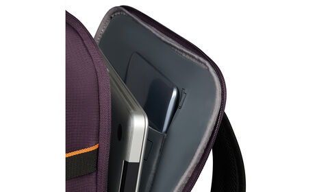 Külön laptop rekesz 15.6" modellhez