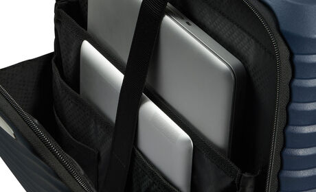 Könnyen hozzáférhető első zseb