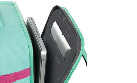 Külön laptop rekesz 15.6" modellhez