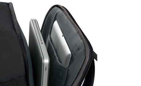 Külön laptop rekesz 15.6" modellhez