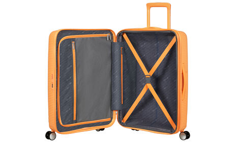 Extra cipzáras zsebbel rendelkező
 belső rendszerező 