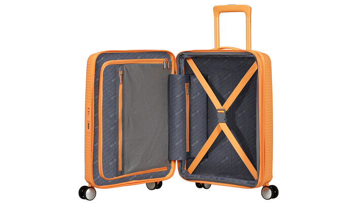 Interior organisation with extra zipped apron pocket 