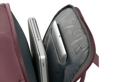 Külön laptop rekesz 15.6" modellhez