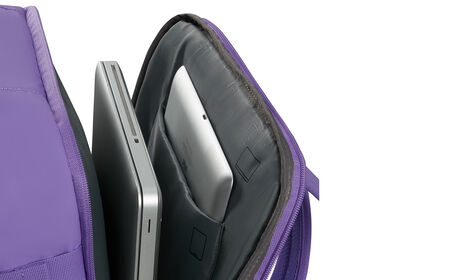 Külön laptop rekesz 15.6" modellhez