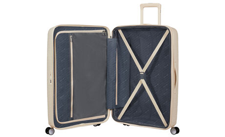 Extra cipzáras zsebbel rendelkező
 belső rendszerező 