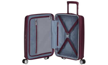 Extra cipzáras zsebbel rendelkező
 belső rendszerező 