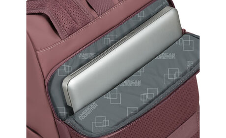 Külön laptop rekesz 15.6" modellhez