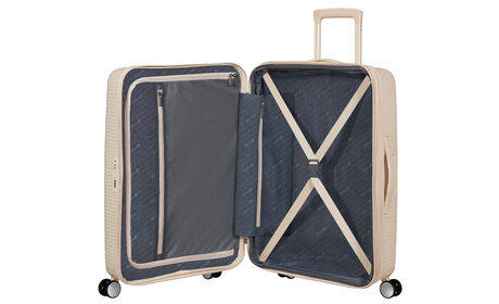 Extra cipzáras zsebbel rendelkező
 belső rendszerező 