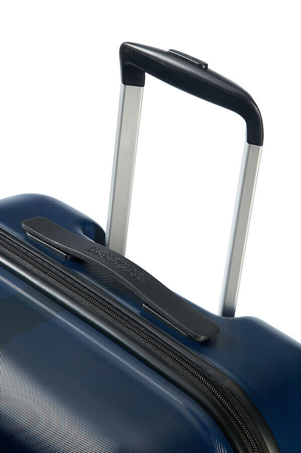 American Tourister Wavebreaker Disney Spinner 77cm  Captain America Close-Up