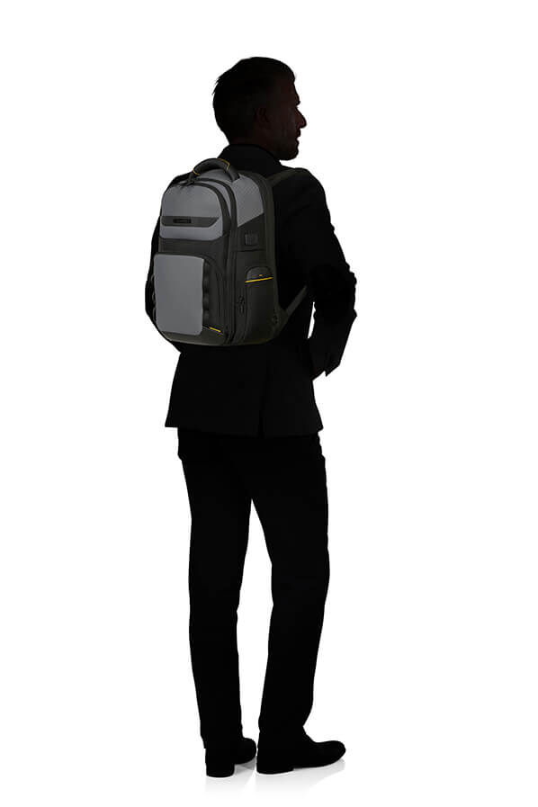 Pro-DLX 6 H&aacute;tizs&aacute;k expandable 15.6"