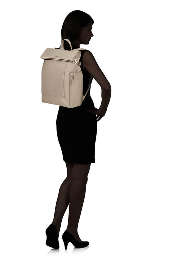 Essentis H&aacute;tizs&aacute;k 15.6"