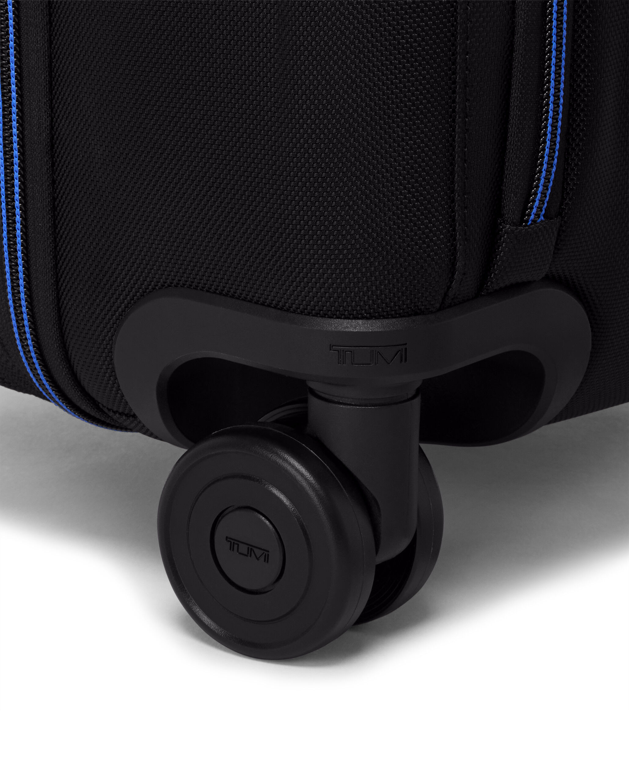 TUMI Medium Dual Access Expandable Checked 66 cm